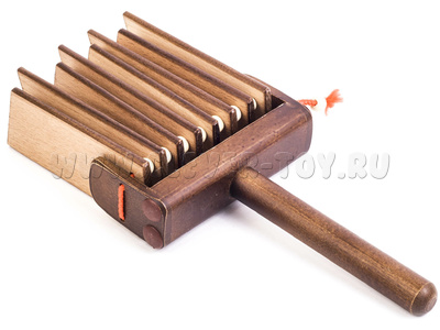 Трещотка пластинчатая на ручке (дерево тонированное, 2 категория) Трещотка пластинчатая на ручке (дерево тонированное, 2 категория)